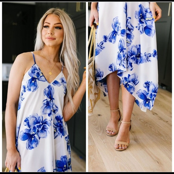 Sleeveless Floral Handkerchief Hem Dress - Picture 5 of 10